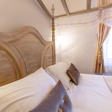 Chambre A Baldaquin Maison De L'Eglise Du Couvent Narbonne Exteriér fotografie