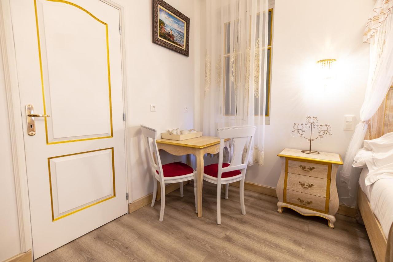 Chambre A Baldaquin Maison De L'Eglise Du Couvent Narbonne Exteriér fotografie